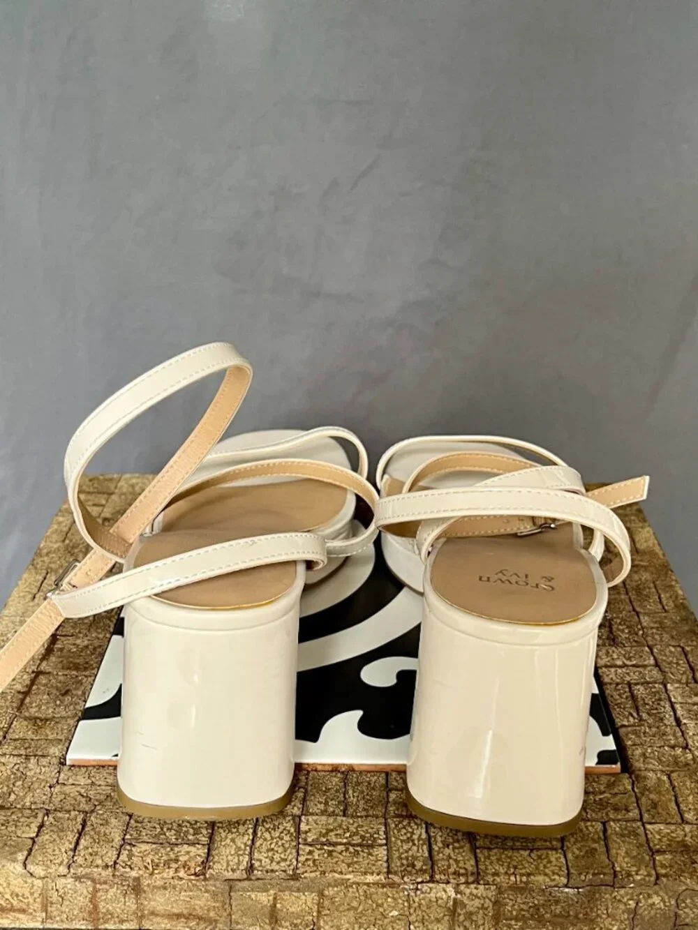 NWOT Crown and Ivy Candace Sandals Ivory Size 11